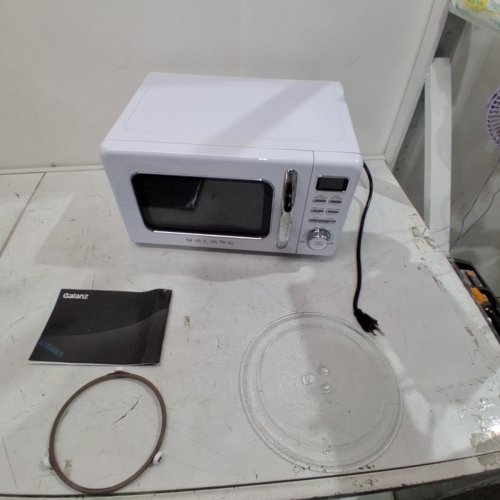 GALANZ RETRO STYLE COUNTERTOP MICROWAVE OVEN - 0.7CU.FT. - WHITE (MODEL: GLCMKZ07WER07) image 3