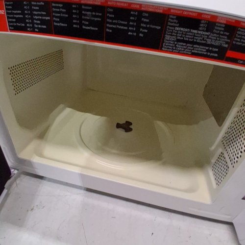 GALANZ RETRO STYLE COUNTERTOP MICROWAVE OVEN - 0.7CU.FT. - WHITE (MODEL: GLCMKZ07WER07) image 4