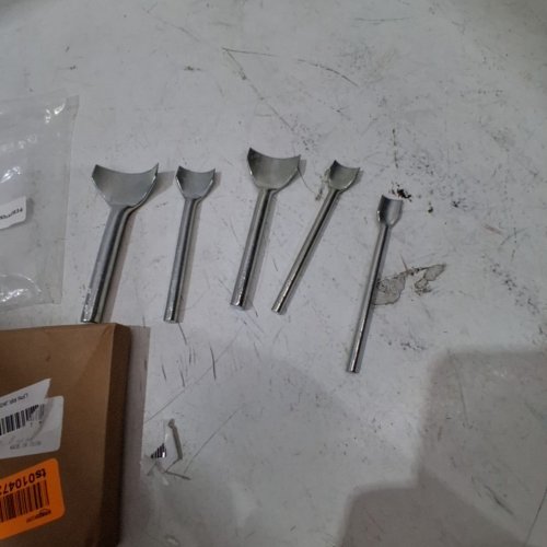 5 ASSORTED ARC-SHAPED LEATHER PUNCHES - SILVER image 3