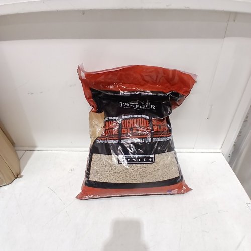 TRAEGER PELLET GRILLS SIGNATURE BLEND PELLETS FOR BARBEQUE AND SMOKERS - 20LBS image 2