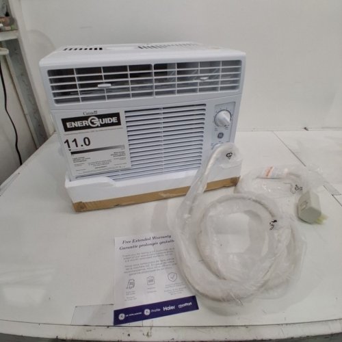 GE APPLIANCES ELECTRONIC WINDOW AIR CONDITIONER - 5,000 BTU - 150SQ.FT - WHITE (MODEL: AWAS05BWFC) image 3