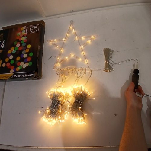 LIGHTING MAGIC CHRISTMAS INDOOR/OUTDOOR LED LIGHT WITH 344 LIGHTS AND REMOTE CONTROL - 12" STAR/11.8FT LED STRINGS/16.4FT LEAD WIRE - MULTI-COLOR/MODES image 9