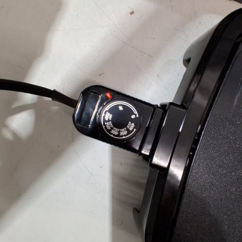 BLACK + DECKER FAMILY SIZED CORDED ELECTRIC GRIDDLE - 20" X 11" - BLACK (MODEL: GD2011BC) image 2