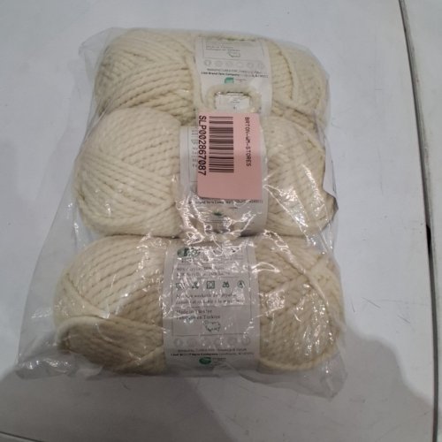 3 LION BRAND SUPER BULKY YARN - 170G - FISHERMAN CREAM (STYLE: WOOL-EASE THICK & QUICK) image 4
