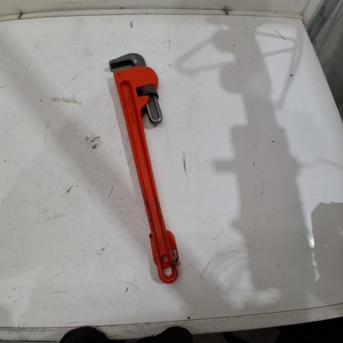 TASK TOOLS 24-INCH HEAVY DUTY PIPE WRENCH image 2