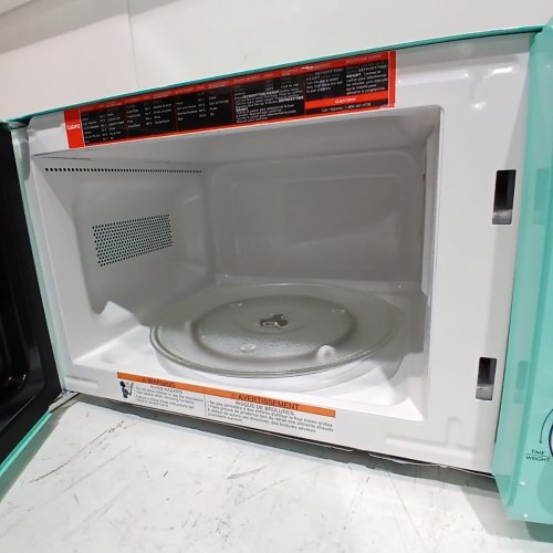 GALANZ RETRO STYLE COUNTERTOP MICROWAVE OVEN - 0.9CU.FT - MINT (MODEL: GLCMKZ09GNR09) image 4