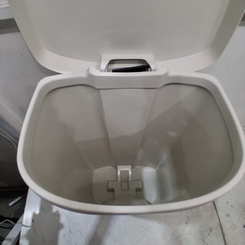 UMBRA BRIM STEP-ON TRASH CAN - 50L - SAND (MODEL: 084200-1313) image 2