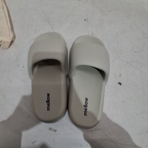 UNISEX MELLOW FLUFFY AND SOFT SANDALS - SIZE 39-40 - OFF WHITE / CREAM image 2