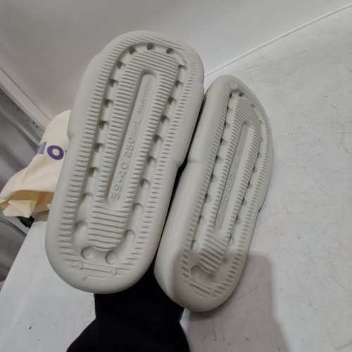 UNISEX MELLOW FLUFFY AND SOFT SANDALS - SIZE 39-40 - OFF WHITE / CREAM image 3