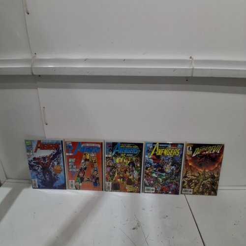 10 ASSTD MARVEL COMIC BOOKS - AVENGERS #3,4,5,6,7,8,9, DAREDEVIL #4,6, MARVEL KNIGHTS ELEKTRA #1 - VARIOUS AUTHORS image 3