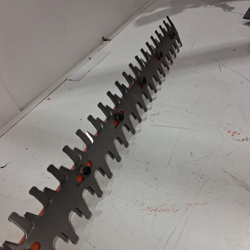 BLACK+DECKER 20V BARE MAX LITHIUM ION CORDLESS HEDGE TRIMMER *TOOL ONLY* (MODEL: LHT2220) image 6