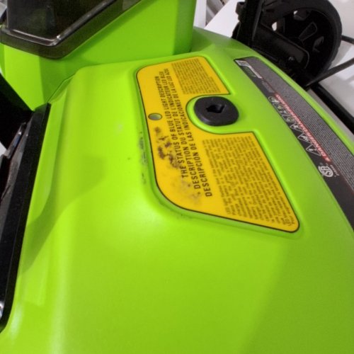 GREENWORKS CORDLESS PUSH START SNOW THROWER WITH 4.0 AH BATTERY AND CHARGER - 60V/20" - GREEN/BLACK(MODEL: SNC407) image 6