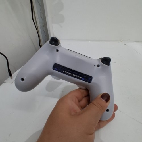 THIRD PARTY BLUETOOTH WIRELESS CONTROLLER FOR PLAYSTATION 4 (PS4) AND PC WITH DOUBLE MOTOR VIBRATION - WHITE (MODEL: CUH-ZCT2E) image 4