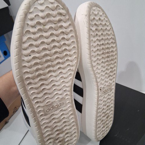 MEN'S ADIDAS BARREDA SNEAKERS - 9 - WHITE BLACK/GREY (STYLE: JI2306/2974610/1976667) image 3