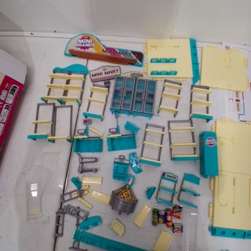ZURU MINI BRANDS RETRO MINI MART COLLECTIBLE PLAYSET - YELLOW/TURQUOISE (MODEL: 77764) image 4
