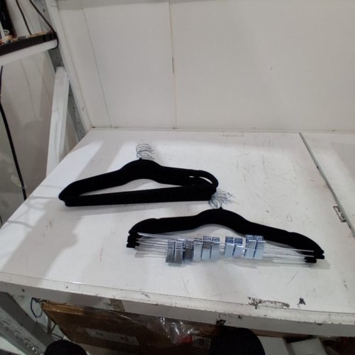 17PC ASSORTED CLOTHES HANGERS - BLACK image 3