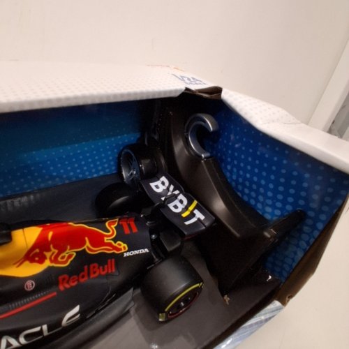 MAISTO TECH RC REMOTE CONTROL CAR WITH PISTOL GRIP CONTROLS - 1:24 SCALE - RED BULL RACING RB18 (2022) ORACLE - BLACK image 4