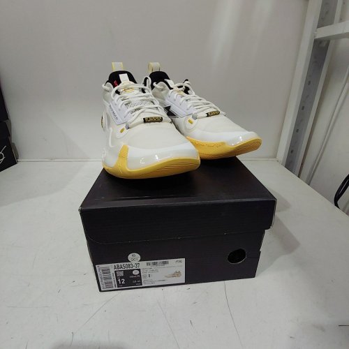 MEN'S LI-NING WAY OF WADE 10 LOW " DRAFT DAY" PROFESSIONAL BASKETBALL SHOES - 12 - WHITE / LEMON YELLOW (MODEL: ABAS083-37) image 2