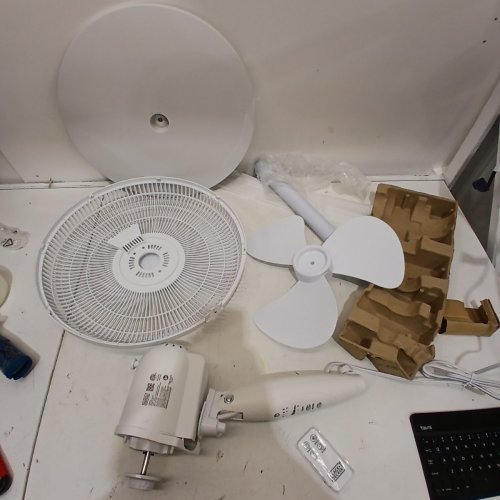 BLACK & DECKER 16" STANDING FAN MULTI-DIRECTIONAL (WHITE) (BFSR16W) image 3