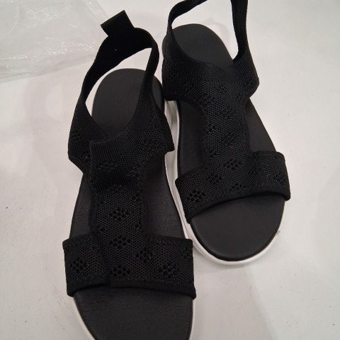 WOMEN'S FOOTBED SANDALS - SIZE 10.5 (42) - BLACK/WHITE image 2
