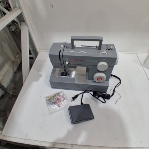 SINGER 4423 HEAVY DUTY SEWING MACHINE (MODEL: 4423) image 3