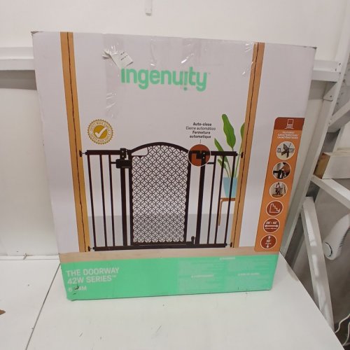 SUMMER BY INGENUITY THE DOORWAY 42W SERIES PET AND BABY GATE - 28"-42" X 30" - BLACK (MODEL: 17015) image 3