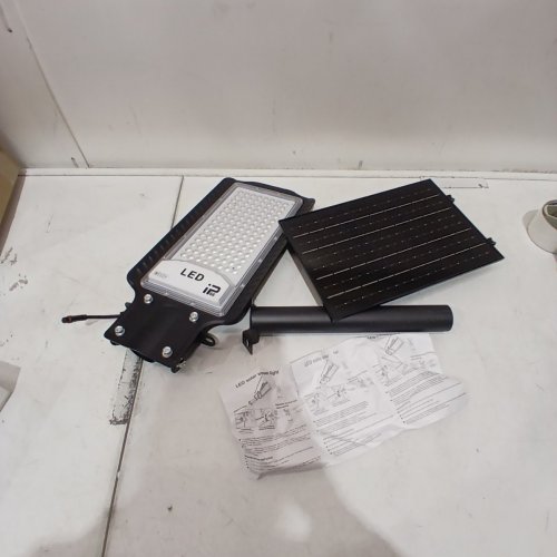 OUTDOOR SOLAR POWERED STREET LIGHT WITH REMOTE - 6500K, IP66 WATERPROOF - BLACK image 3
