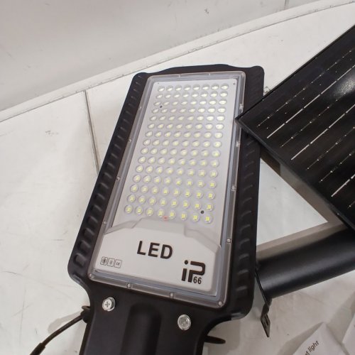 OUTDOOR SOLAR POWERED STREET LIGHT WITH REMOTE - 6500K, IP66 WATERPROOF - BLACK image 4