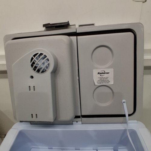 KOOLATRON WHEELED 12V ELECTRIC COOLER/WARMER, 31L - GREY image 5
