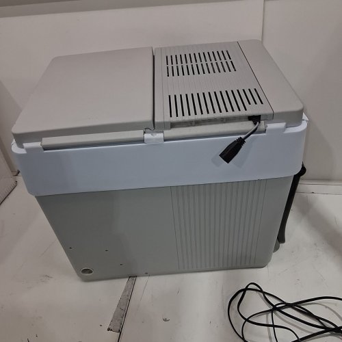 KOOLATRON WHEELED 12V ELECTRIC COOLER/WARMER, 31L - GREY image 9