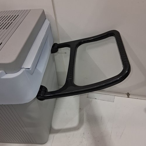 KOOLATRON WHEELED 12V ELECTRIC COOLER/WARMER, 31L - GREY image 10