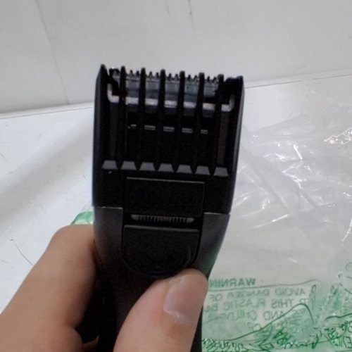 MEN'S REMINGTON BARBER BEARD TRIMMER WITH CERAMIC BLADES - BLACK/SILVER (MODEL: MB320) image 3