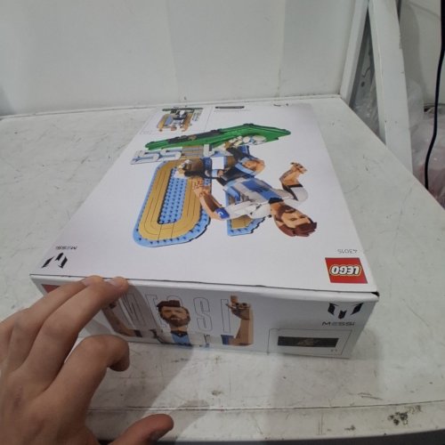 958PC LEGO LIONEL MESSI – SOCCER LEGEND SET (MODEL: 43015) image 5