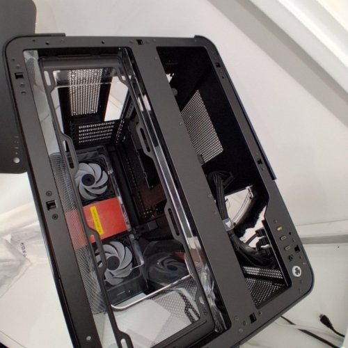 CORSAIR AIR 5400 RS-R ARGB TRIPLE-CHAMBER MID-TOWER PANORAMIC PC CASE WITH 3 RS120-R ARGB FANS AND REVERSE MOTHERBOARD SUPPORT - BLACK (MODEL: AIR 5400) image 5