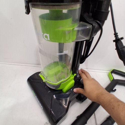 EUREKA AIRSPEED ULTRA-LIGHTWEIGHT COMPACT BAGLESS UPRIGHT VACUUM CLEANER - GREEN/BLACK (MODEL: NEU100C) image 2