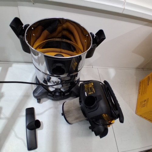 DEWALT PRO STAINLESS STEEL WET/DRY VACUUM - 8GAL/30L - 5HP - SILVER/BLACK (MODEL: DXV08SA) image 2