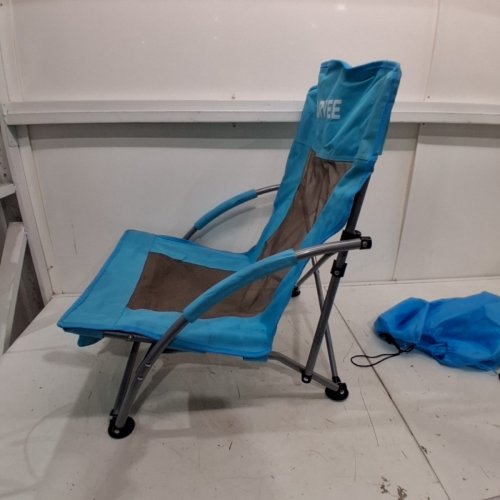GARVEE PORTABLE LOW RECLINING BEACH CHAIR WITH CARRYING BAG - BLUE image 3