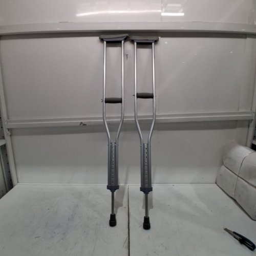 MEDLINE GUARDIAN STANDARD ALUMINUM ADJUSTABLE CRUTCHES - 5.2FT TO 5.10FT - ALUMINUM (MODEL: MDSV80535) image 2