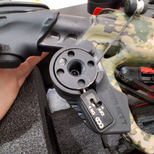 BARNETT STALKER 410 CROSSBOW WITH CCD AND ILLUMINATED SCOPE - 35.5" - 38"/20" CARBON ARROWS/4X32 SCOPE/190 LBS DRAW WEIGHT - CAMO GREEN/BLACK - (MODEL: BAR78237)190LBS image 8