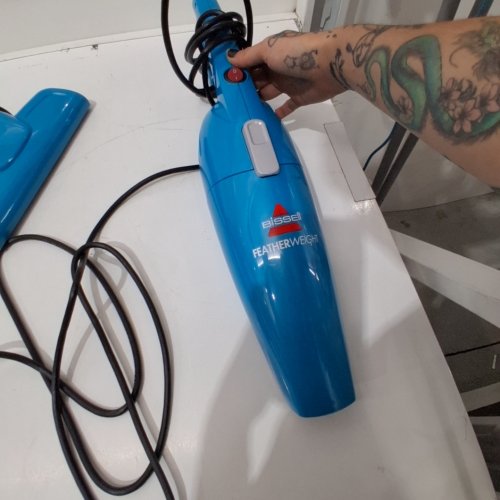 BISSELL FEATHERWEIGHT LIGHTWEIGHT VACUUM, BLUE image 2