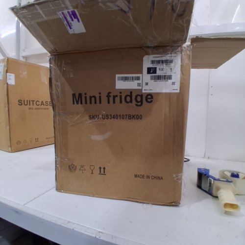 MINI COMPACT REFRIGERATOR WITH GAMING LIGHT PORTABLE MINI FRIDGE - 4L OR 6 CAN CAPACITY - BLACK/MULTI COLOUR (MODEL:JY-E-15 L) image 9