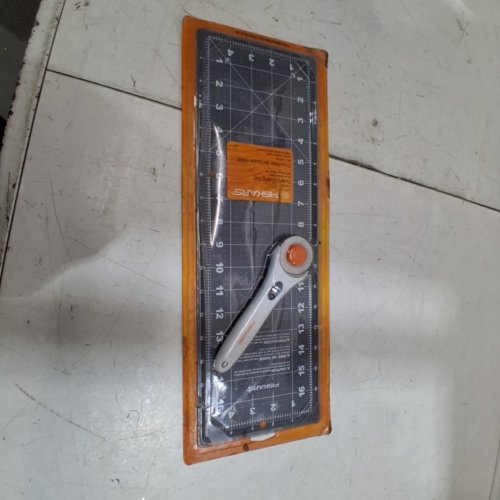 2PC FISKARS ROTARY CUTTING SET - ORANGE / BLACK (MODEL: 03-013277R1) image 2