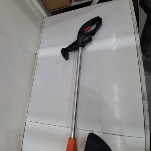 BLACK + DECKER CORDED STRING TRIMMER WITH AFS - 13" (MODEL: ST7700) image 3