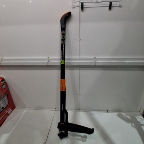 FISKARS DELUXE STAND-UP WEEDER image 2