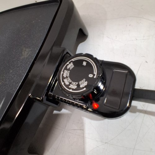 BLACK + DECKER FAMILY SIZED CORDED ELECTRIC GRIDDLE - 20" X 11" - BLACK (MODEL: GD2011BC) image 2