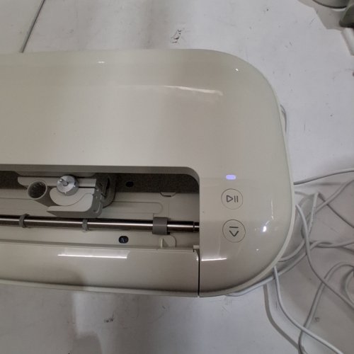 CRICUT EXPLORE 5 VINYL CUTTING MACHINE ESSENTIAL BUNDLE - CREAM (MODEL: CXPL204C / 8003147) image 2