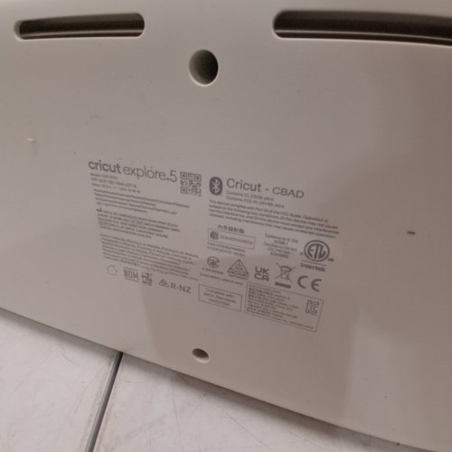 CRICUT EXPLORE 5 VINYL CUTTING MACHINE ESSENTIAL BUNDLE - CREAM (MODEL: CXPL204C / 8003147) image 8