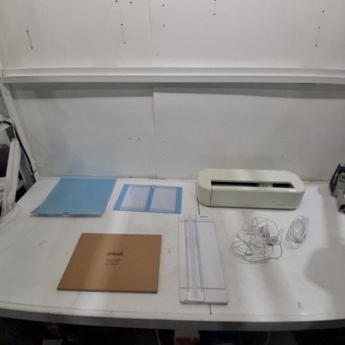 CRICUT EXPLORE 5 VINYL CUTTING MACHINE ESSENTIAL BUNDLE - CREAM (MODEL: CXPL204C / 8003147) image 9