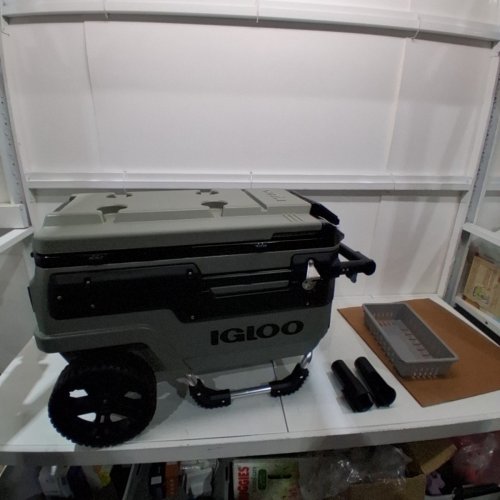 IGLOO TRAILMATE JOURNEY HEAVY DUTY COOLER W/ 10" HEAVY DUTY OVER-SIZED WHEELS, BUILT-IN BOTTLE OPENER & SELF-DRAINING CUP HOLDERS, 70 QUART OLIVE/BLACK (MODEL:00034708) image 3