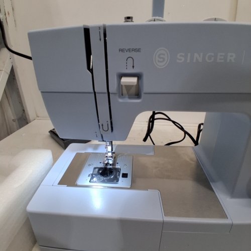 SINGER HEAVY DUTY METAL FRAME HIGH SPEED SEWING MACHINE - MELTWATER BLUE (MODEL: 4423) image 2